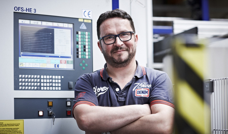 Mitarbeiter in der Produktion bei CT Formpolster
